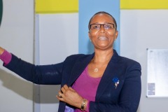 isdes_board_member_speaking_to_students_20200203_1725742633